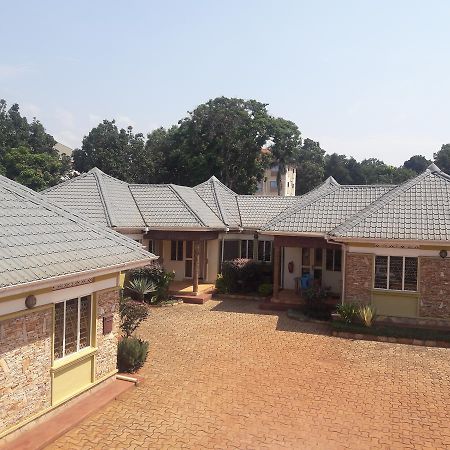 Prestige Resort Cottages Entebbe Esterno foto