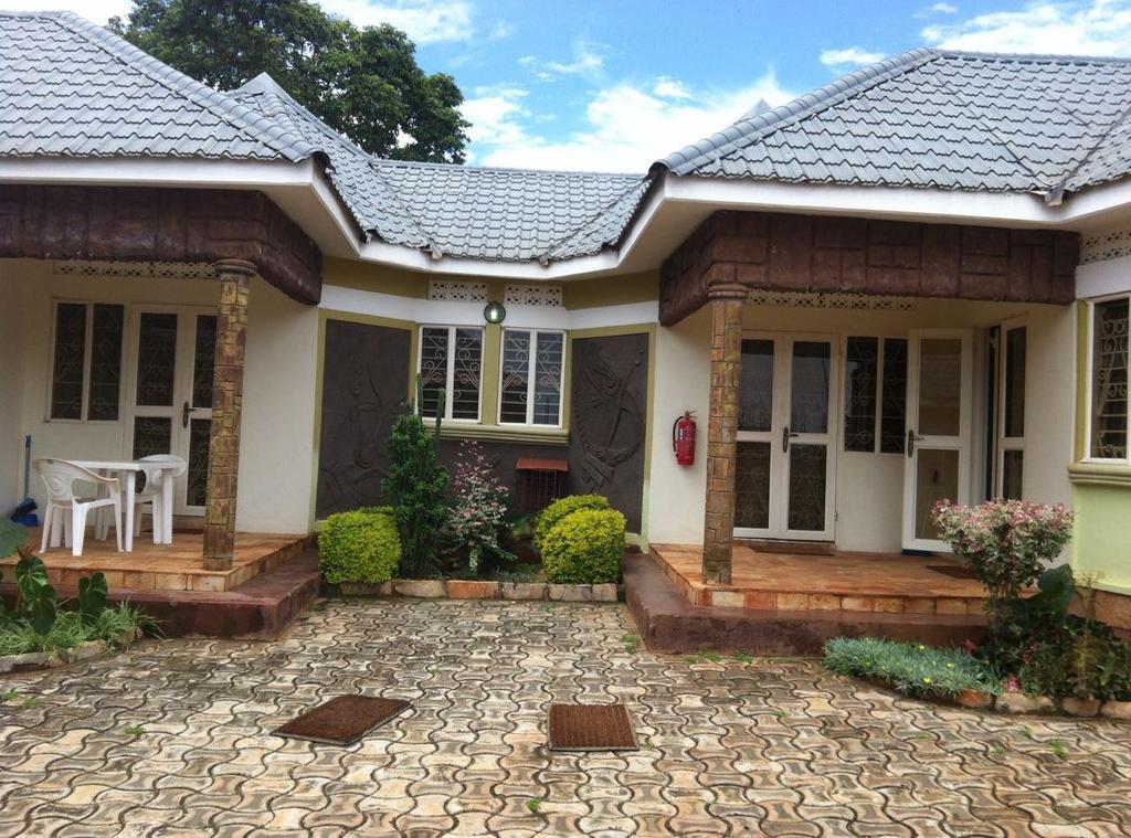 Prestige Resort Cottages Entebbe Esterno foto