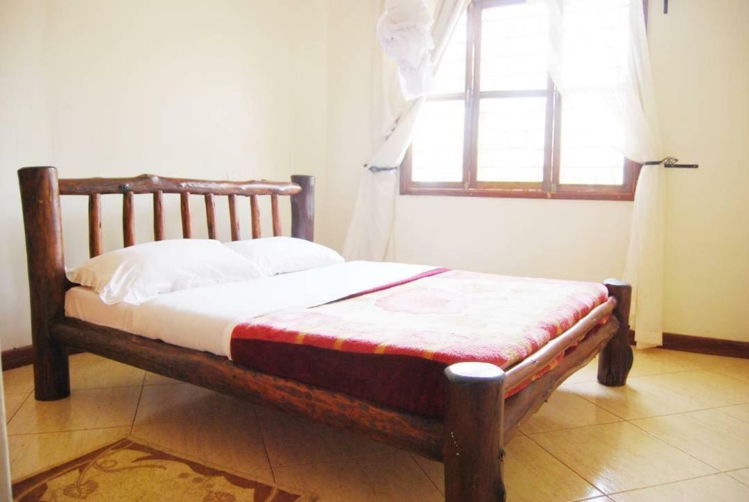 Prestige Resort Cottages Entebbe Esterno foto